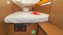 Oceanis 40.1 in Athens / Alimos Marina thumbnail 3