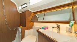 Oceanis 40.1 in Athens / Alimos Marina thumbnail 5