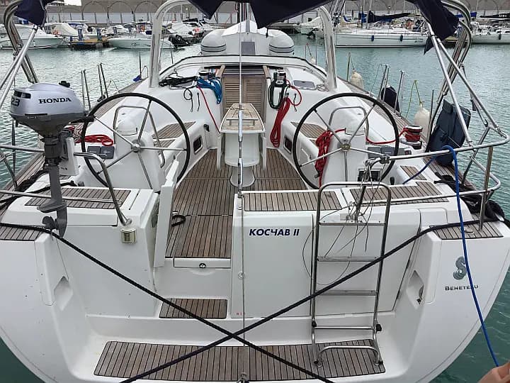 Oceanis 50 Family in Sardinia / Portisco / Cala dei Sardi - Photo 4