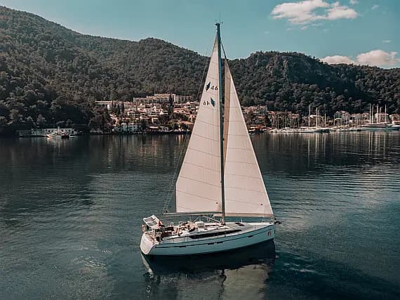 Bavaria Cruiser 46 in Fethiye / Yacht Classic Hotel - image 1