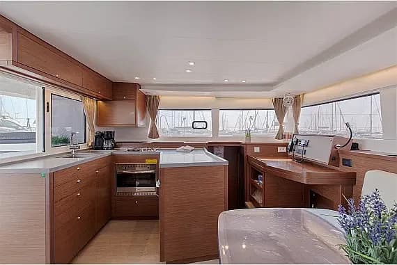 Lagoon 450 Fly in Athens / Alimos Marina - Photo 3