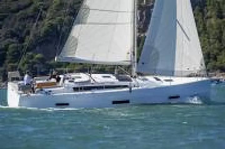 Dufour 430 in Athens / Alimos Marina - Photo 4