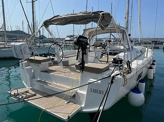 Oceanis 51.1 in Sicily / Capo d'Orlando Marina - Photo 1