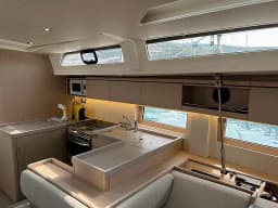Oceanis 51.1 in Sicily / Capo d'Orlando Marina thumbnail 12