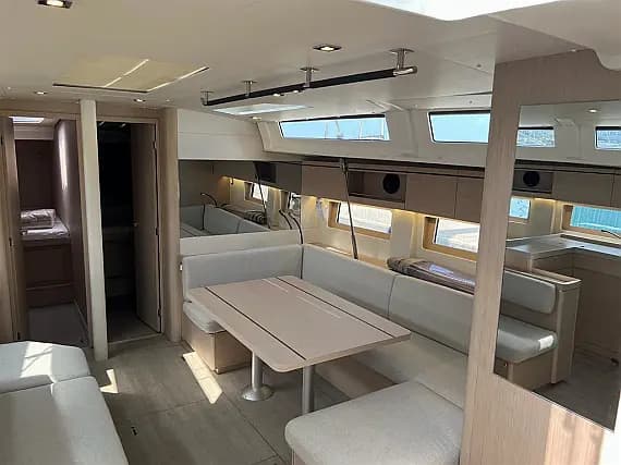 Oceanis 51.1 in Sicily / Capo d'Orlando Marina - Photo 3