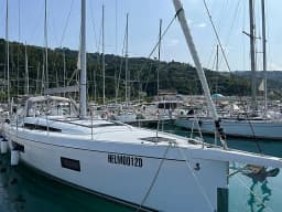 Oceanis 51.1 in Sicily / Capo d'Orlando Marina thumbnail 7