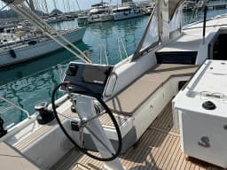 Oceanis 51.1 in Sicily / Capo d'Orlando Marina thumbnail 9