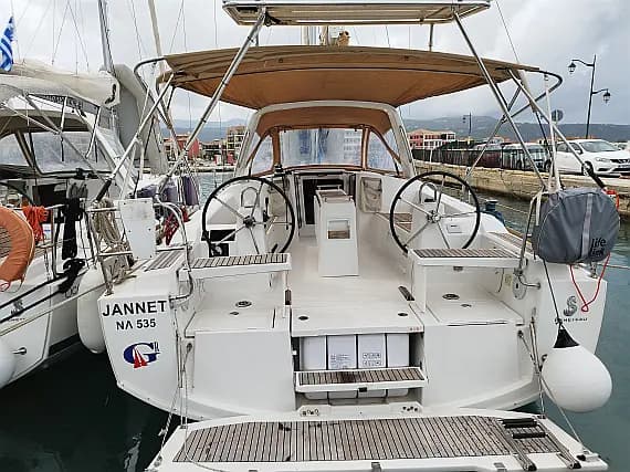 Oceanis 38.1 in Lefkada / Port of Lefkas - Photo 1