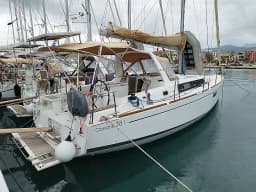 Oceanis 38.1 in Lefkada / Port of Lefkas thumbnail 5