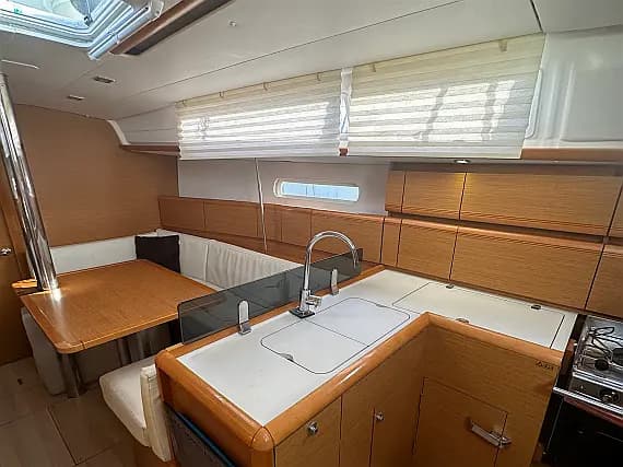 Sun Odyssey 379 in Athens / Alimos Marina - Photo 3