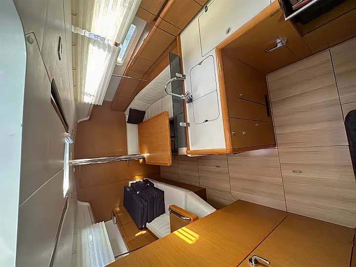 Sun Odyssey 379 in Athens / Alimos Marina - Photo 4