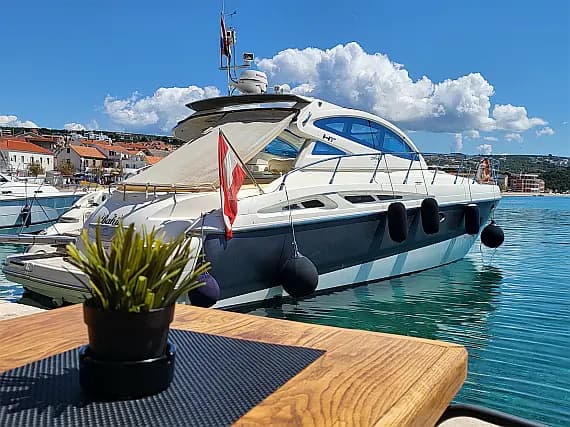Motoryacht in Primošten / Marina Kremik - image 1