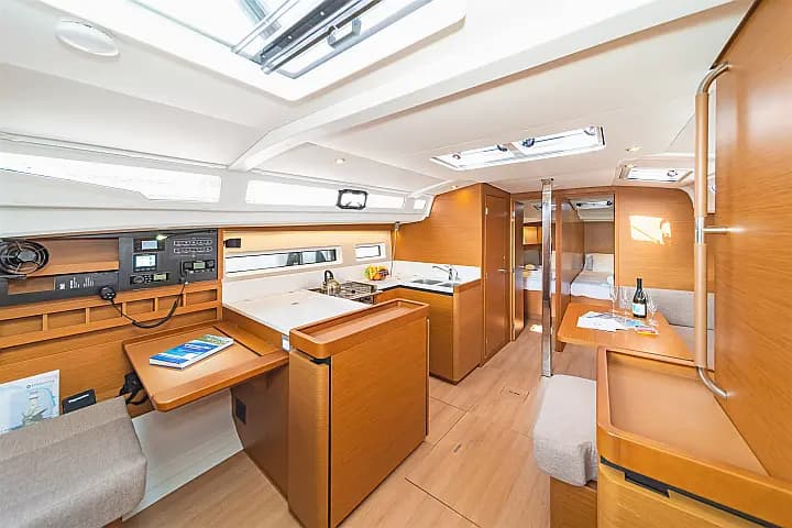 Sun Odyssey 440 in Volos / Port of Volos - Photo 4