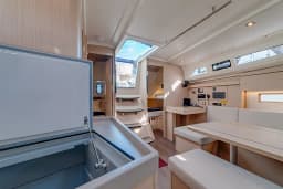 Oceanis 40.1 in Sardinia / Portisco / Cala dei Sardi thumbnail 11