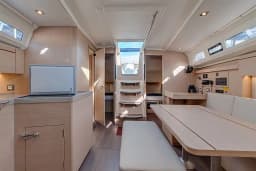 Oceanis 40.1 in Sardinia / Portisco / Cala dei Sardi thumbnail 19