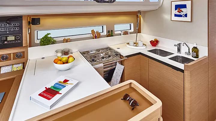 Sun Odyssey 440 in Dubrovnik / ACI Marina Dubrovnik - Photo 5