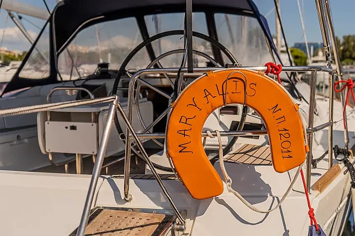 Sun Odyssey 519 in Athens / Alimos Marina - Photo 4