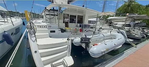Lagoon 400 S2 in Guadeloupe / Pointe-à-Pitre / Marina Bas-du-Fort - image 1