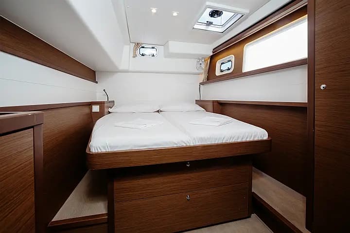Lagoon 450 in Sardinia / Olbia / Marina di Olbia - Photo 4