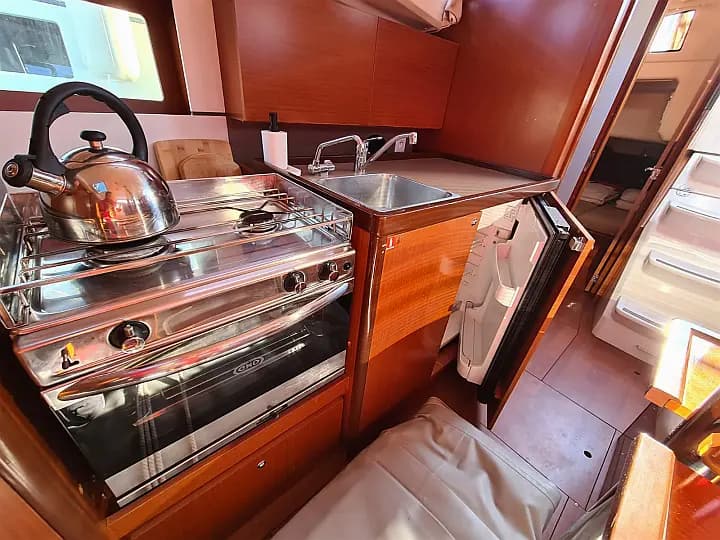 Oceanis 35.1 in Split / ACI Marina Split - Photo 4
