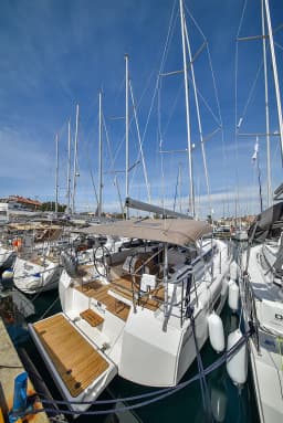 Bavaria C42 in Zadar / Marina Zadar thumbnail 47