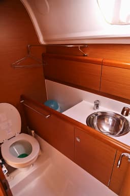 Sun Odyssey 33i in Skopelos / Loutraki Harbour thumbnail 11