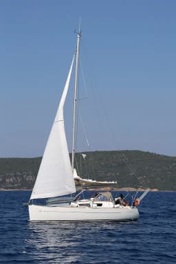 Sun Odyssey 33i in Skopelos / Loutraki Harbour thumbnail 12