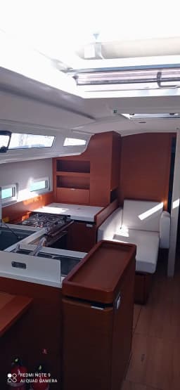 Sun Odyssey 410 in Mallorca / Palma de Mallorca / La Lonja Marina Charter thumbnail 15
