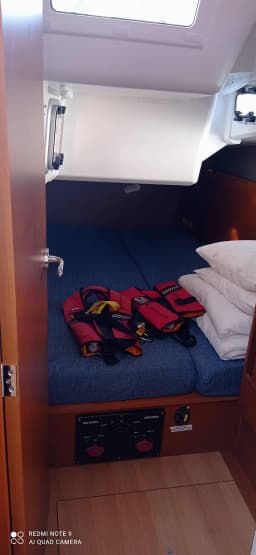 Sun Odyssey 410 in Mallorca / Palma de Mallorca / La Lonja Marina Charter thumbnail 4