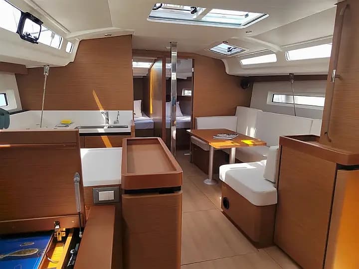 Sun Odyssey 440 in Pula / Marina Polesana - Photo 4