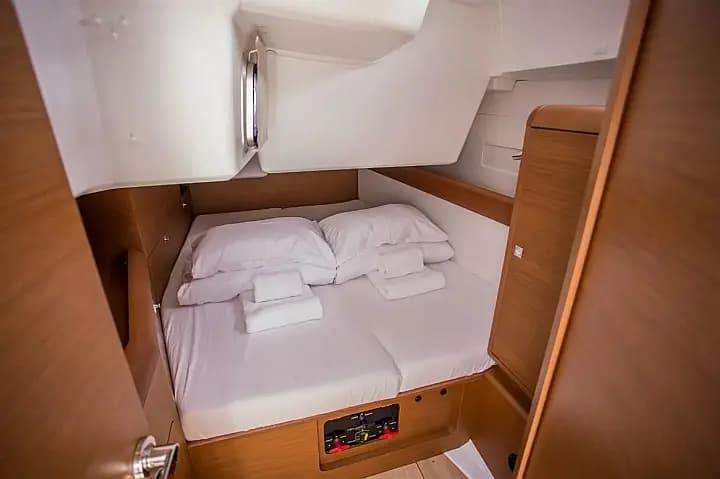 Sun Odyssey 519 in Seget Donji / Marina Baotić - Photo 5