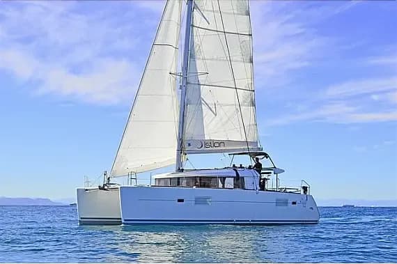 Lagoon 400 S2 in Lavrion Main Port - image 1