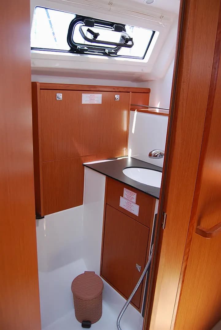 Bavaria Cruiser 37 in Corfu / Gouvia / D-Marin Marina Gouvia - Photo 5