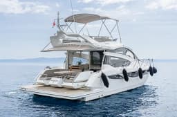 Galeon 430 Skydeck in Makarska harbor thumbnail 6