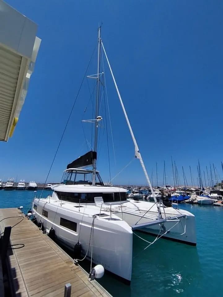 Lagoon 46 in Ibiza / Santa Eulària des Riu / Marina Santa Eulalia - Photo 2