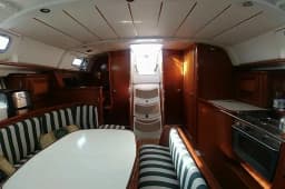 Oceanis 411 in Kefalonia / Sami Port thumbnail 11