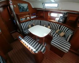 Oceanis 411 in Kefalonia / Sami Port thumbnail 12