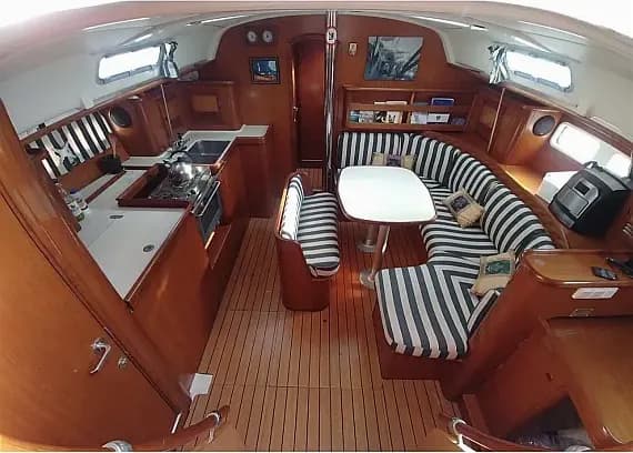 Oceanis 411 in Kefalonia / Sami Port - Photo 3