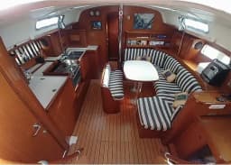 Oceanis 411 in Kefalonia / Sami Port thumbnail 2