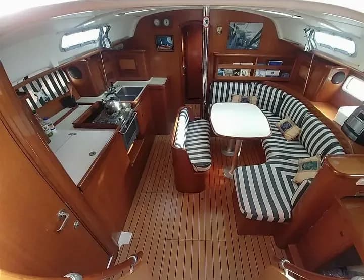 Oceanis 411 in Kefalonia / Sami Port - Photo 5