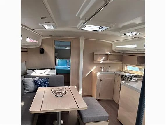 Oceanis 40.1 in Athens / Alimos Marina - Photo 3