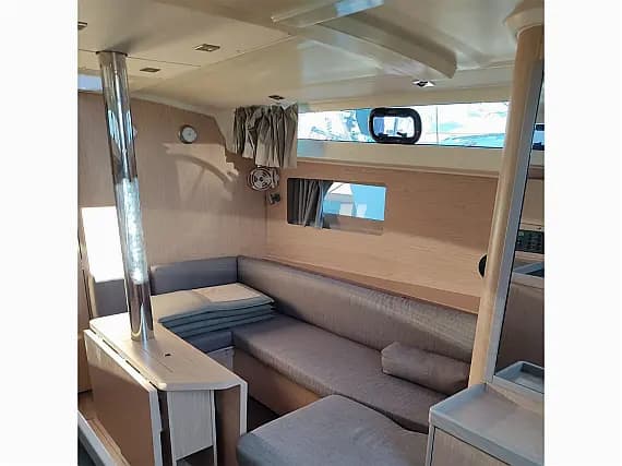 Oceanis 41.1 in Salerno - Photo 4