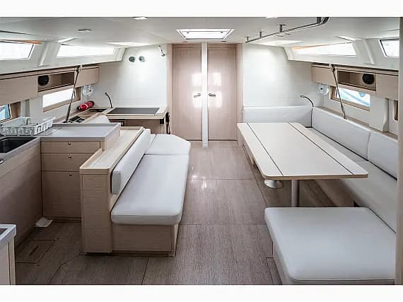 Oceanis 51.1 in Castiglioncello / Marina Cala de' Medici - Photo 3