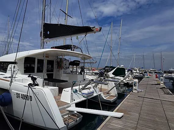 Lagoon 40 in Procida / Marina di Procida - Photo 2