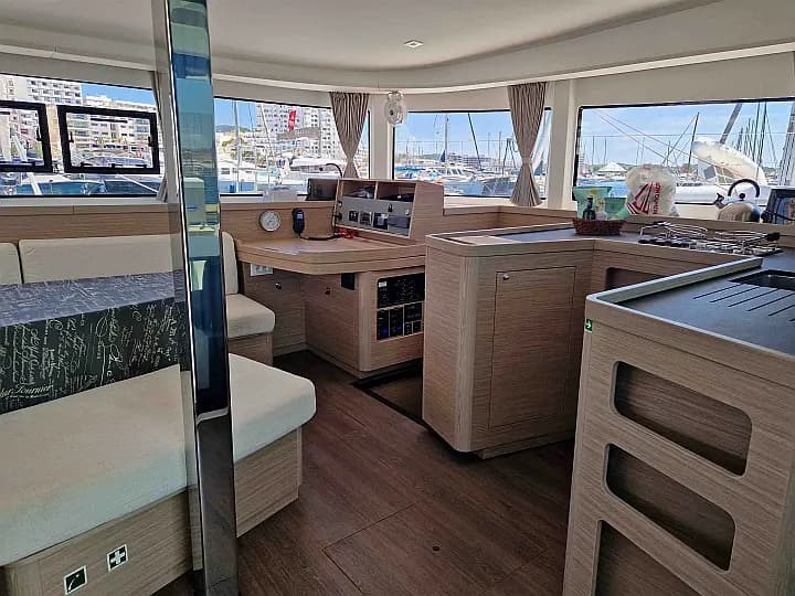 Lagoon 42 in Martinique / Le Marin - Photo 5
