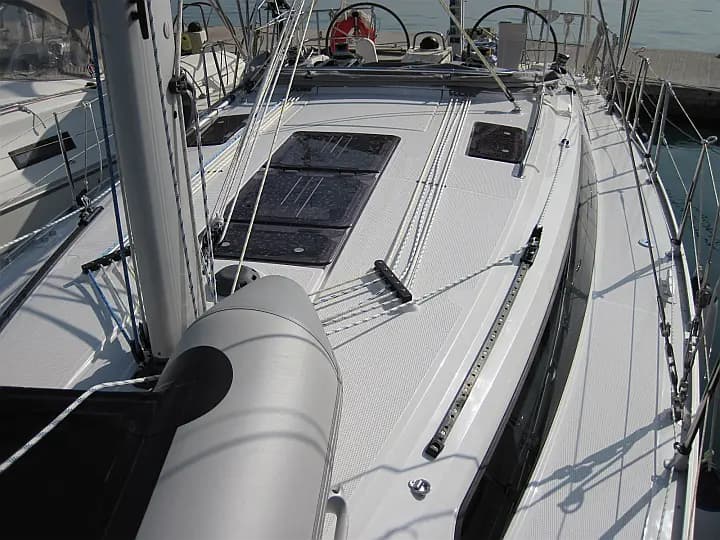 Bavaria Cruiser 37 in Sicily / Capo d'Orlando Marina - Photo 5
