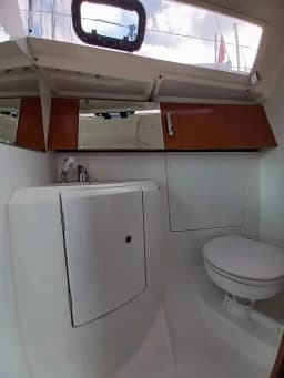 Oceanis 34 in Marmaris / Netsel Marmaris Marina thumbnail 16