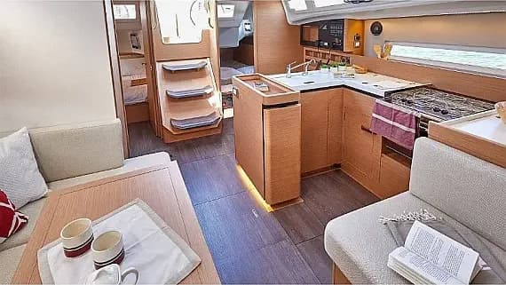 Sun Odyssey 410 in Tortola / Road Town / Wickhams Cay II Marina - Photo 3