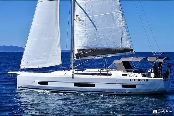 Dufour 470 in Puntone / Marina di Scarlino - Photo 1