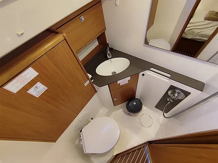 Bavaria Cruiser 46 in Lavrion / Olympic Marina - Photo 5